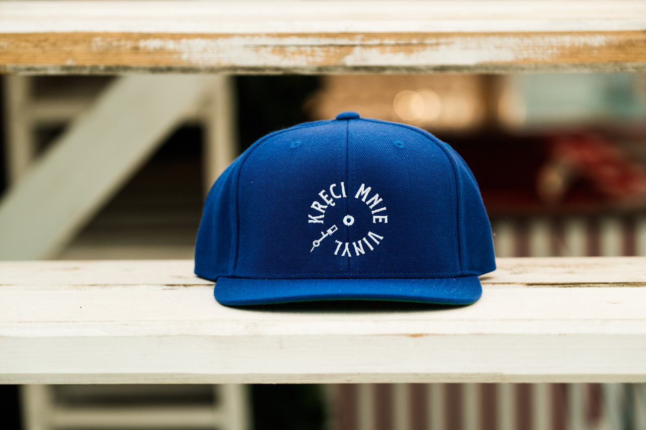 KRĘCI MNIE VINYL CZAPKA CLASSIC NIEBIESKA (SNAPBACK)